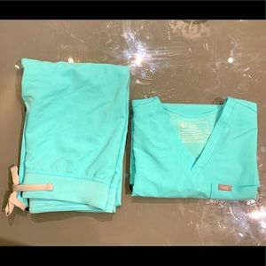 Figs Fresh Aqua XS Scrub Set